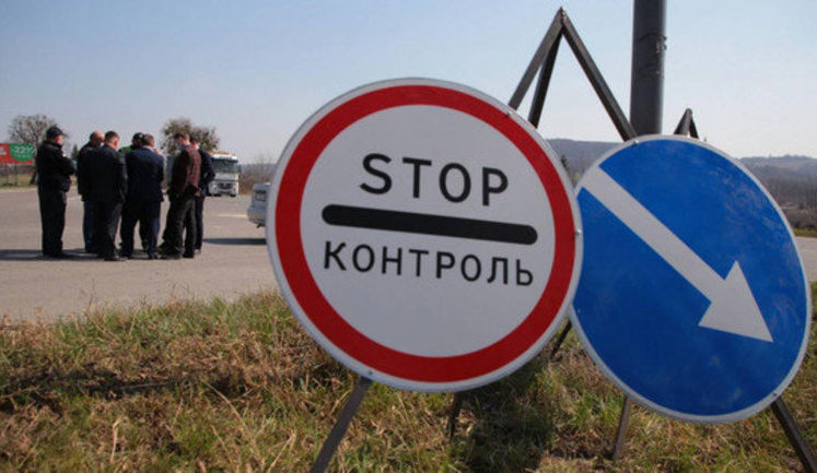 Кількість блокпостів на дорогах зменшили до 1,5 тисячі, – МВС