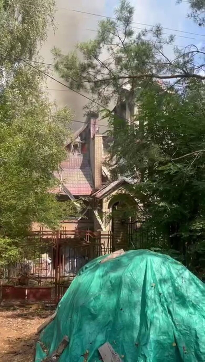 Росіяни обстріляли Дружбу на Сумщині. Поранено жінку, є руйнування
