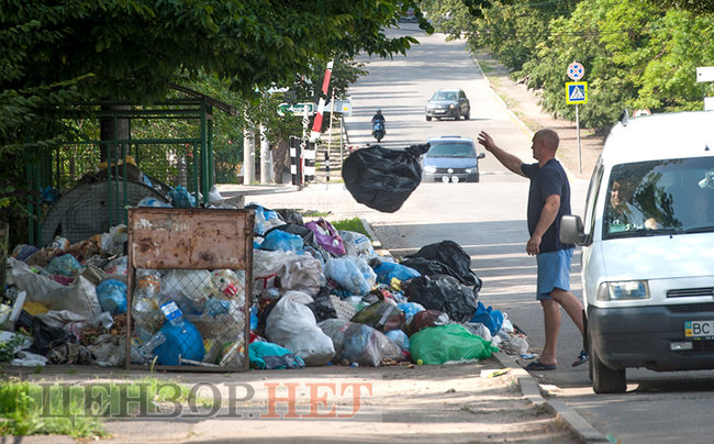 Дрогобич потопає в смітті 05