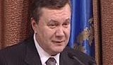 Янукович в Крыму критиковал моду и пугал штрафбатом. ВИДЕО.