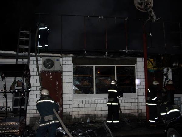 киев пожар рынок спасатели пожарные
