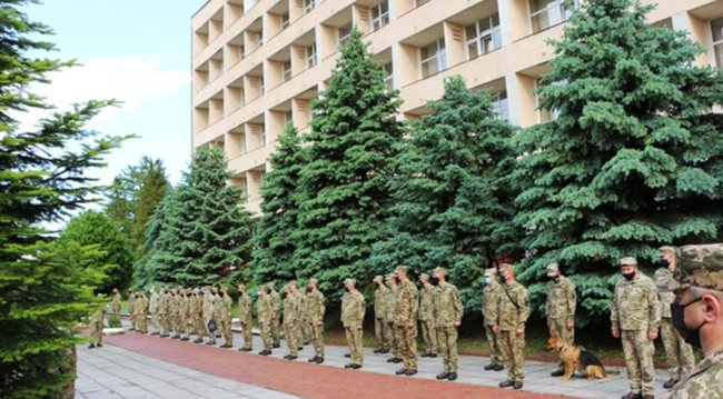 40 украинских миротворцев отправились в Косово 01