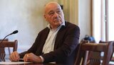 В Тбилиси прошли протесты из-за приехавшего отпраздновать день рождения Познера: отель, где он остановился, забросали яйцами. ВИДЕО+ФОТО
