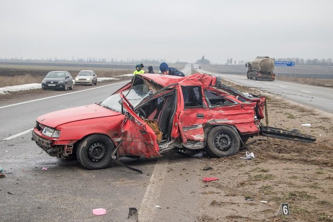 Два человека погибли в ДТП под Днепром 01