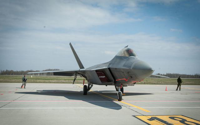 самолет истребители f-22