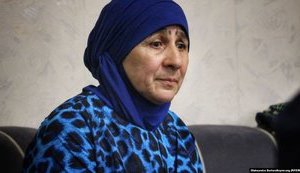 Окупанти в Криму оштрафували матір політв'язня Мустафаєва за пікет на підтримку сина