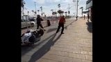 Ізраїльський поліцейський приборкав електрошокером російськомовного хама на вулиці. ВIДЕО
