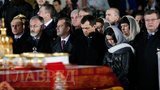 Янукович со свитой принял участие в пасхальном богослужении в Киево-Печерской Лавре. ФОТОрепортаж