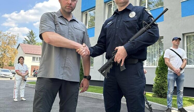 Полиция Ирпеня получила 101 единицу стрелкового оружия, конфискованного в США, - нардеп Заблоцкий. ФОТОрепортаж