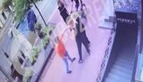 Сотрудник УГО Беспалый избивает танцора балета популярной украинской певицы Нади Дорофеевой Гончаренко. ВИДЕО камер наблюдения