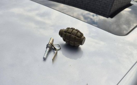Погрожував поліціянтам гранатою під час обшуку нарколабораторії: у Києві затримали чоловіка з арсеналом зброї. ФОТО