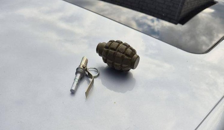 Погрожував поліціянтам гранатою під час обшуку нарколабораторії: у Києві затримали чоловіка з арсеналом зброї. ФОТО
