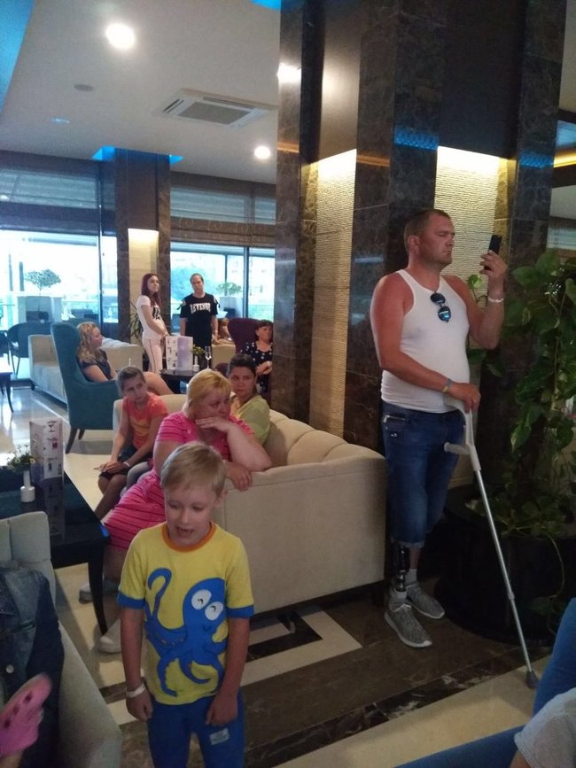 Родичі загиблих учасників АТО й поранені бійці відпочивають в Анталії, - посол Сибіга 03
