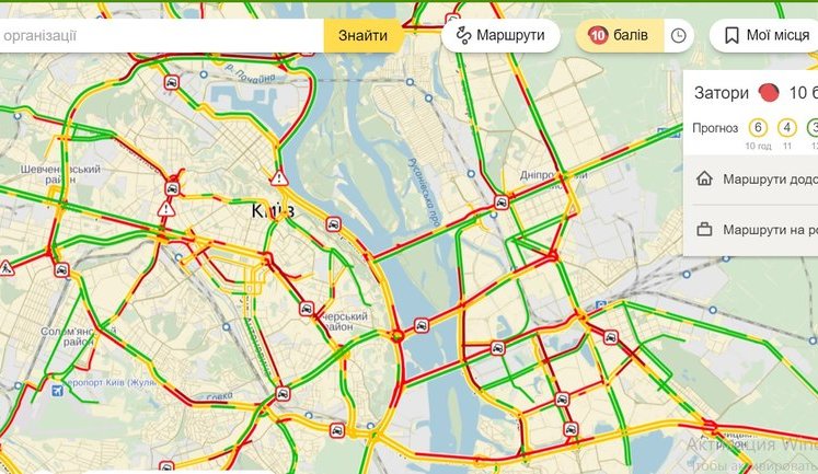 Heavy snowfall paralyzes traffic in Kyiv. PHOTO