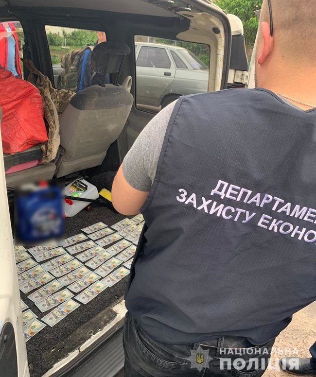 Предприниматель предлагал начальнику управления защиты экономики волынской полиции $5 тысяч за прекращение расследования против него 01 Предприниматель предлагал начальнику управления защиты экономики волынской полиции $5 тысяч за прекращение расследования против него 01