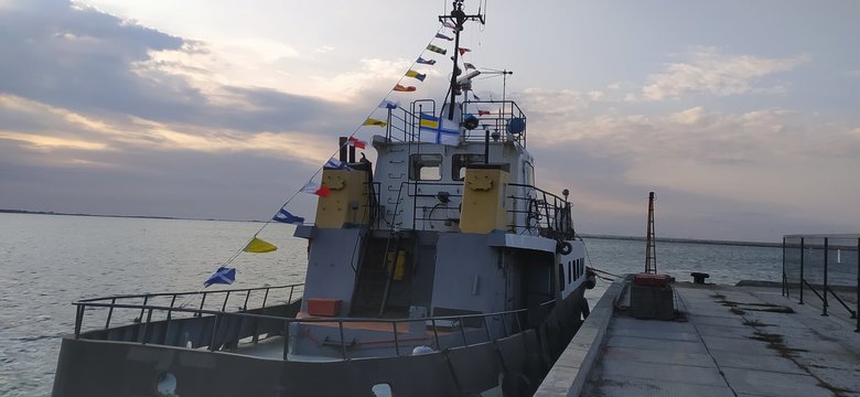 Гідрографічний катер передано ВМС України в Бердянську 01