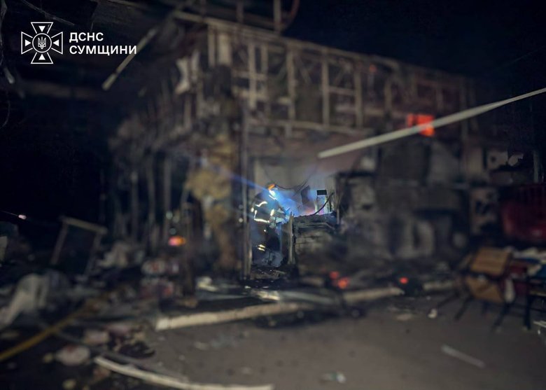 Ворог завдав серії ударів по Сумах: рятувальники працювали на місцях влучань