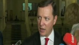 Нардепи Радикальної партії знову заблокували парламентську трибуну: вимагають створити ТСК щодо офшорів і знизити тарифи на комунальні послуги. ВIДЕО