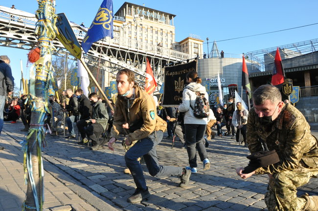 У центрі Києва відбувся марш вишиванок на честь дивізії СС Галичина 36