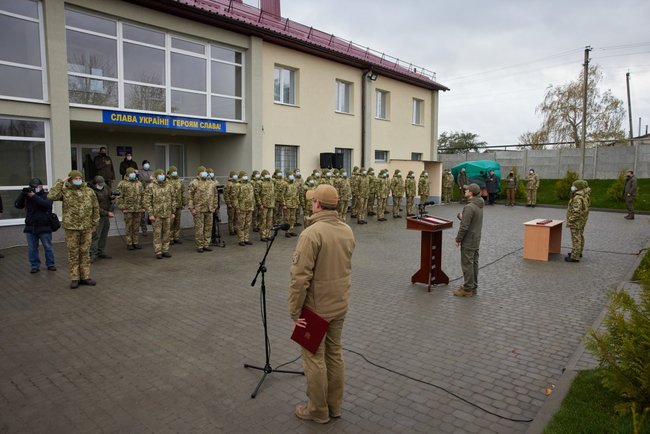 Зеленский посетил отделение пограничной службы Рассыпное на Луганщине 20