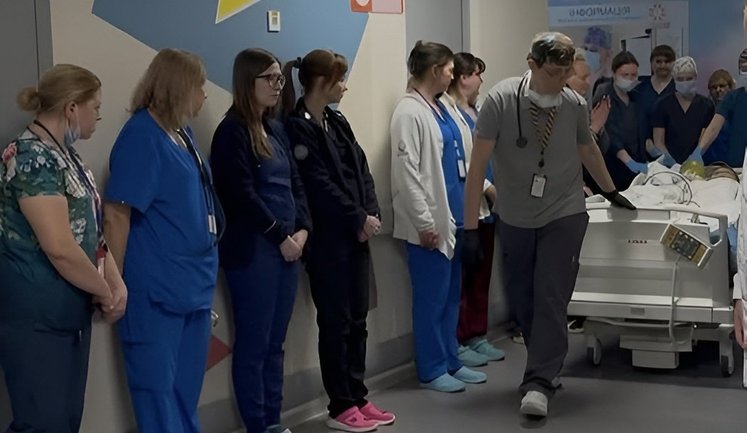 В "Охматдете" провели коридор уважения для 13-летнего донора: спасены жизни четырех человек