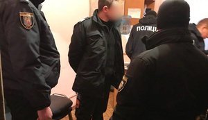 Kyiv railroad station-based police precinct chief detained for running gang of thieves. PHOTOS