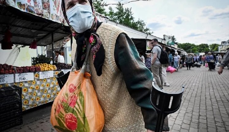 Росіяни починають відчувати реальні економічні труднощі через війну Путіна, ‒ Bloomberg. ІНФОГРАФІКА