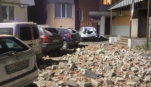 Атака РФ на Київщину: горів хлібзавод у Фастівському районі, постраждали працівники. Була пожежа у багатоповерхівці у Білій Церкві. ФОТОрепортаж