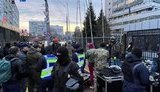 Силовики под Апелляционным судом, где должны рассматривать жалобу на меру пресечения Порошенко, блокируют площадь и препятствуют депутатам, - нардеп "ЕС" Геращенко. ФОТО