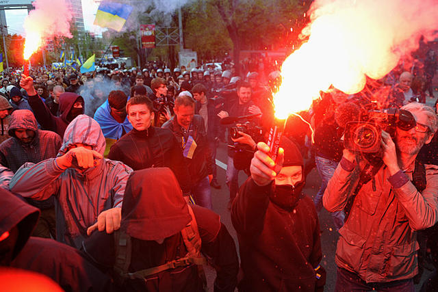 Три роки тому в Донецьку сепаратисти і прихильники русского мира по-звірячому розігнали акцію за єдину Україну 02 Три роки тому в Донецьку сепаратисти і прихильники русского мира по-звірячому розігнали акцію за єдину Україну 02