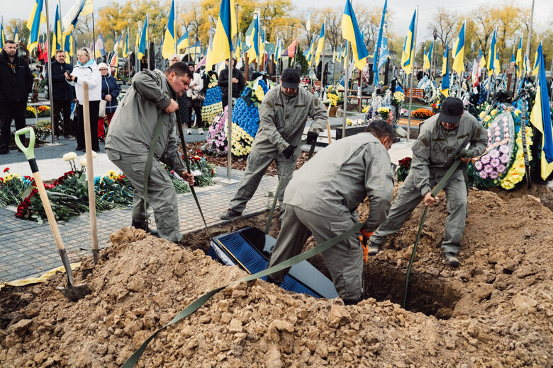 In Brovary, bid farewell to soldier Oleksandr Fatieiev, who died in battle against ruscists in Luhansk region, was held 03