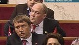 "Надо на работу ходить, а не протирать штаны в других местах", - оппозиция "отучает" "регионалов" от "кнопкодавства". ВИДЕО