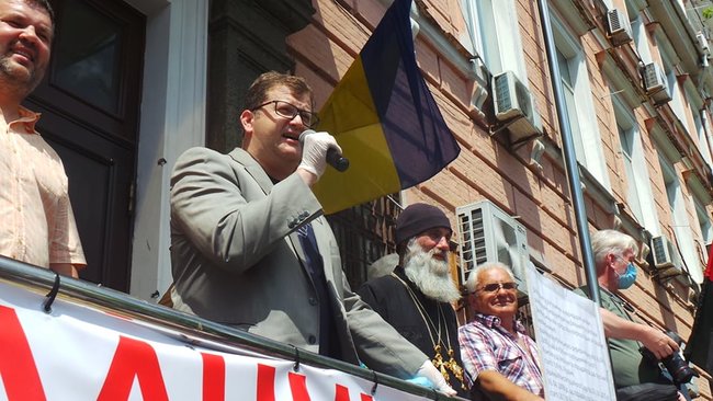 Після акції під ДБР багатотисячна хода попрямувала до Печерського суду на підтримку Порошенка і проти політичних репресій 21