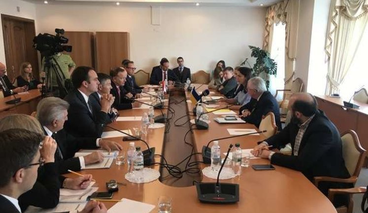 У Раді обговорили з парламентаріями Канади питання введення миротворців ООН на Донбас і членства України в НАТО. ФОТОрепортаж