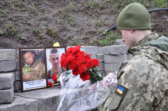 Поминальный молебен прошел на аллее Героев Небесной Сотни в Киеве 27