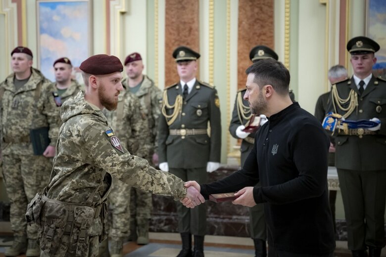 Зеленський нагородив десантників