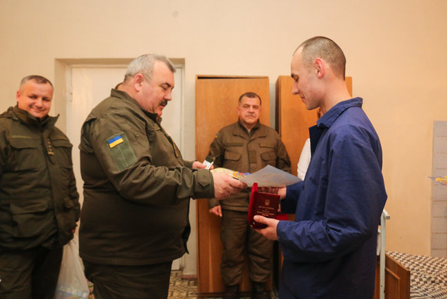 Командування Нацгвардії відвідало в госпіталі військовослужбовців, які постраждали внаслідок сутичок під Жовтневим палацом 04