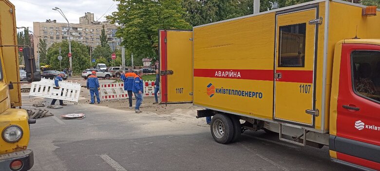 У Києві прорвало водогін