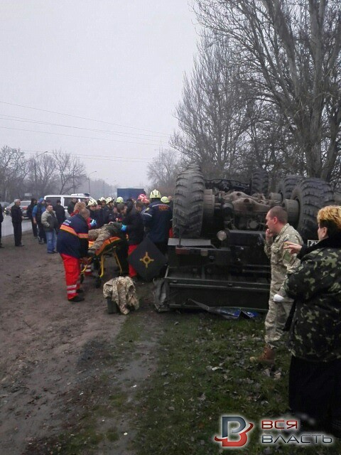 Военный грузовик перевернулся в Запорожье: погиб водитель 06