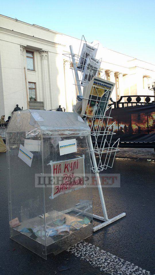 Палаточный городок сторонников Саакашвили возле Рады 01