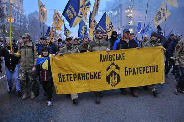 Националисты провели в Киеве Марш Славы Героев 10