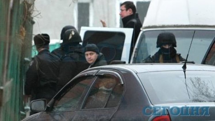 Lutsenko Delivered to Hospital in Armored Car. No One is Allowed to Him. PHOTO