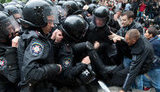 Под Радой "беркутовцы" били митингующих ногами. ФОТОрепортаж