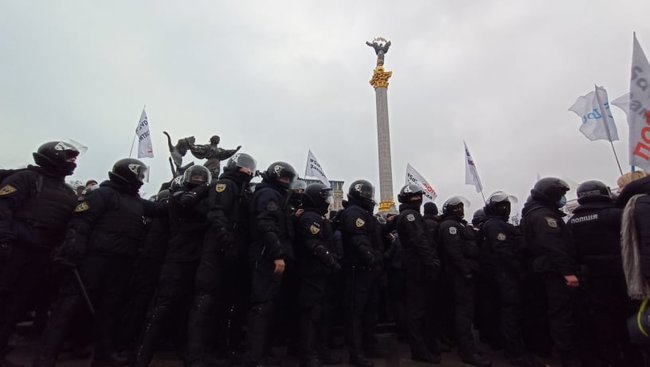 ФОПы попытались установить палатки на Майдане Незалежности: между митингующими и правоохранителями произошли стычки 14
