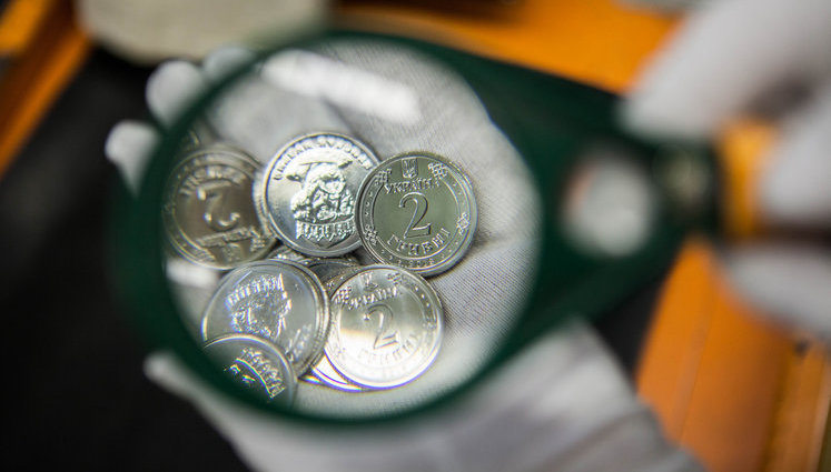 Гривня на межбанке упала ниже 27 грн/$
