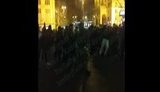 Фаны киевского "Динамо" и немецкого "Айнтрахта" подрались в центре Киева. ВИДЕО