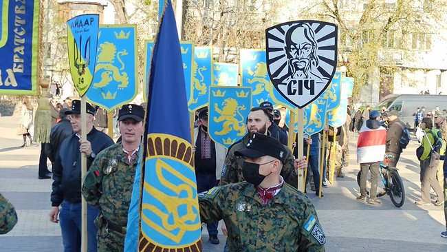 У центрі Києва відбувся марш вишиванок на честь дивізії СС Галичина 05
