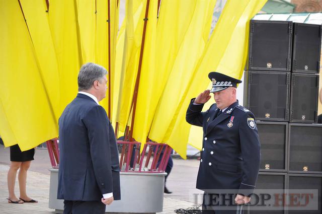 Вручение президентского штандарта и исполнение желания онкобольного мальчика - в Киеве отпраздновали день Национальной полиции 21