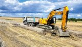 На українсько-польському кордоні почали будувати нові паркувальні майданчики для вантажівок. ФОТО