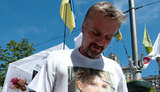Янукович будет носить футболку с требованием освободить Тимошенко? (обновлено)